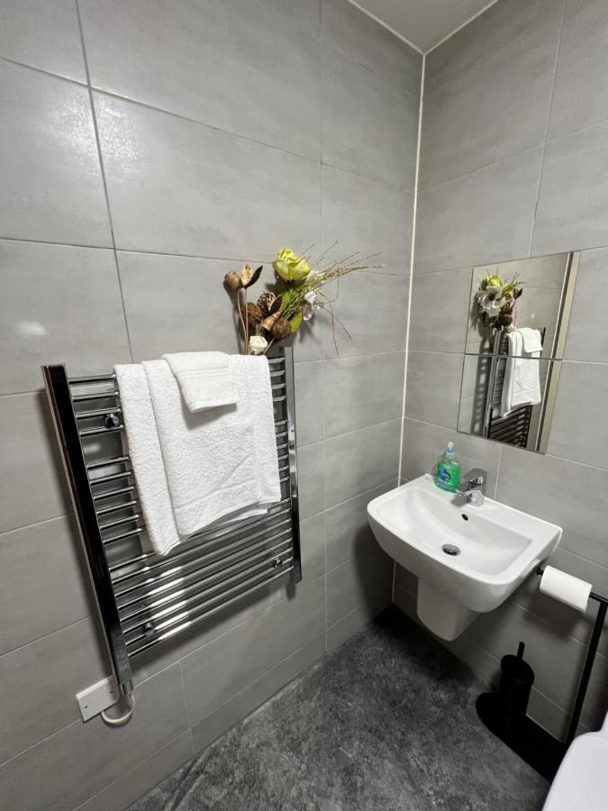 Spacious 1 Bed Relocation Apartment Free Parking, Brierley Hill Esterno foto