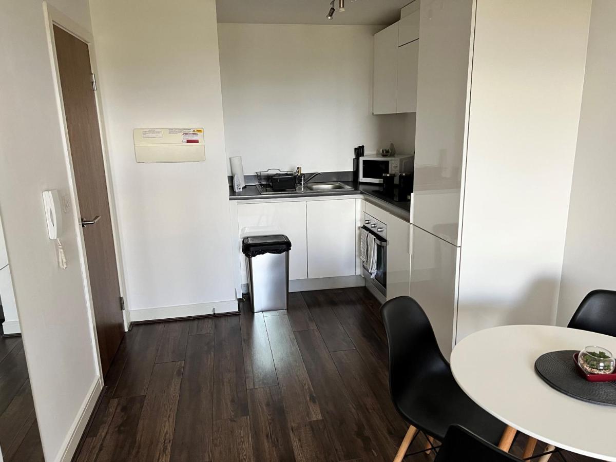 Spacious 1 Bed Relocation Apartment Free Parking, Brierley Hill Esterno foto