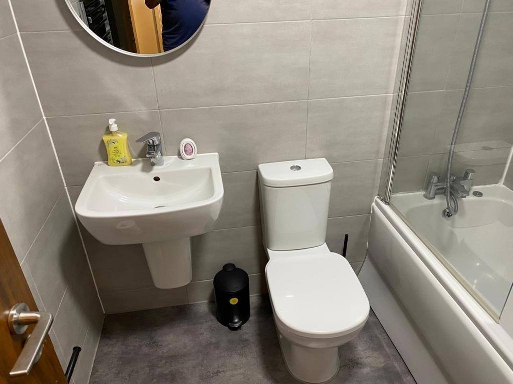Spacious 1 Bed Relocation Apartment Free Parking, Brierley Hill Esterno foto
