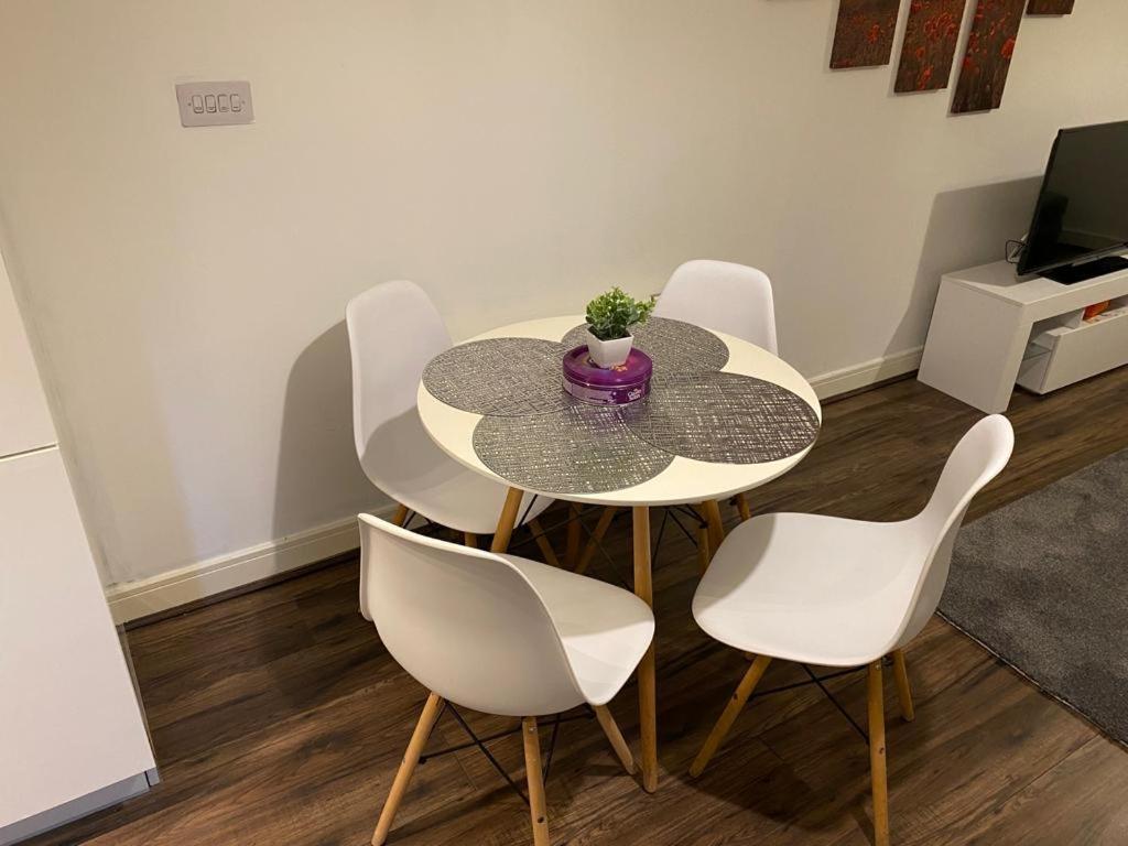 Spacious 1 Bed Relocation Apartment Free Parking, Brierley Hill Esterno foto