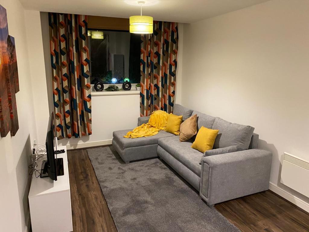 Spacious 1 Bed Relocation Apartment Free Parking, Brierley Hill Esterno foto